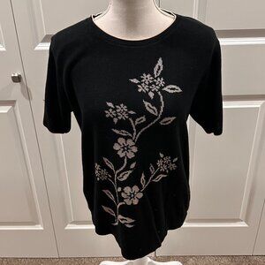 Black Alfred Dunner size medium short sleeve knit shirt floral pattern excellent
